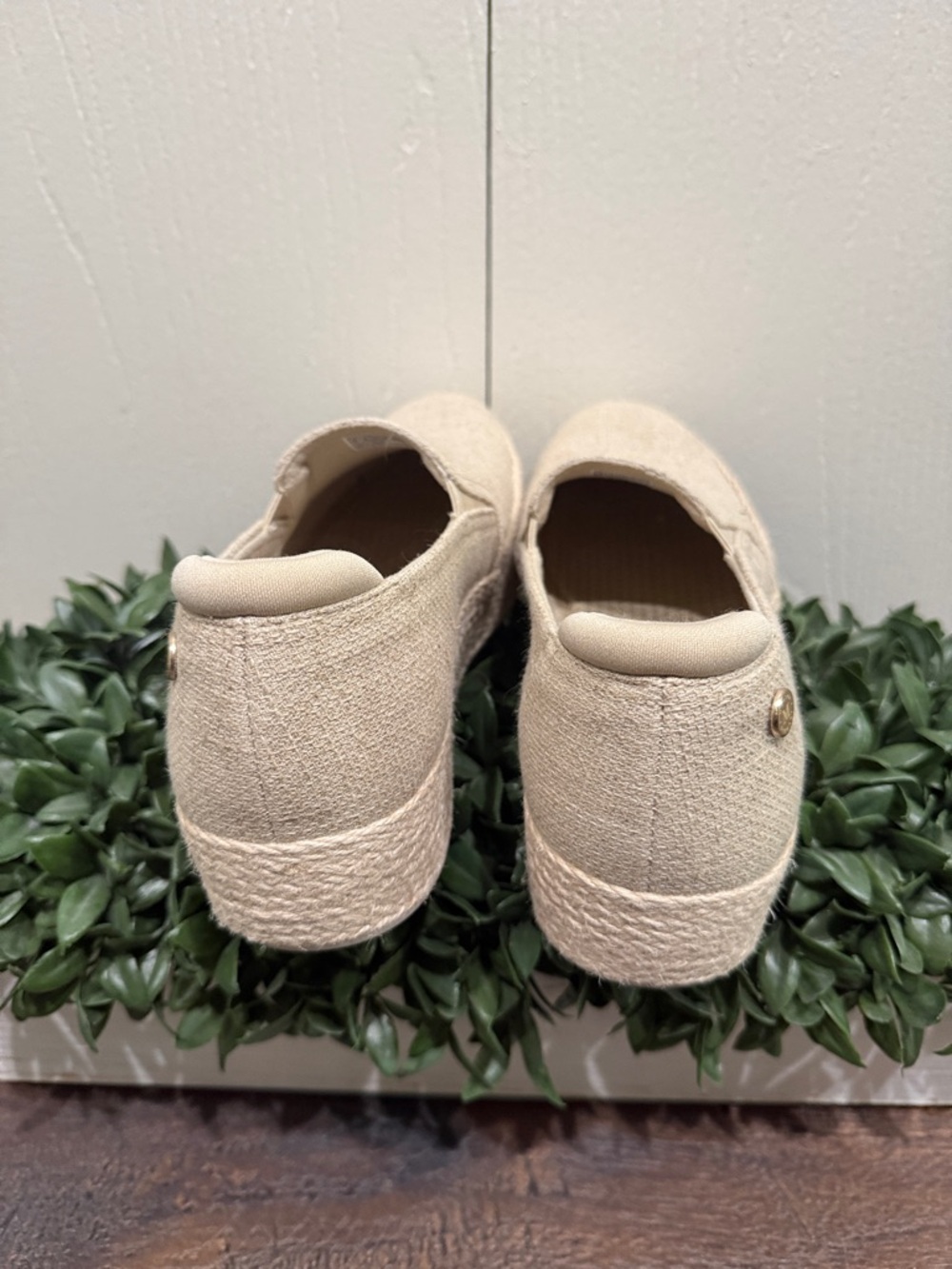 Skechers Martha Stewart 
Skechers BOBS Sesame Slip-On
Sneaker Size 8 Cream Color - Picture 4 of 9
